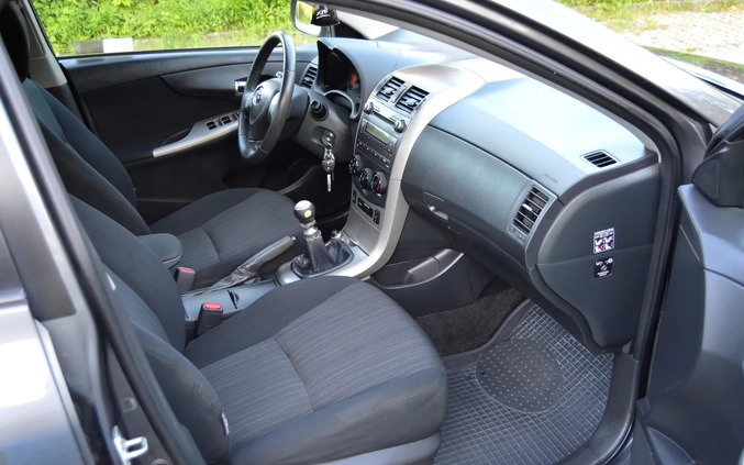 Toyota Corolla cena 18900 przebieg: 270000, rok produkcji 2010 z Sierpc małe 497